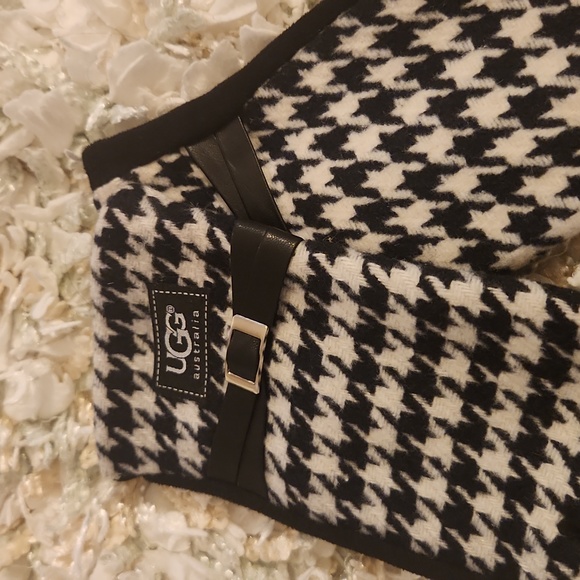 NEW UGG GLOVES - Picture 4 of 4